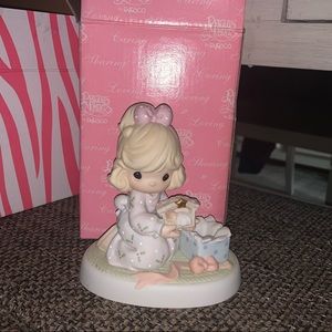 Precious Moments figurine Celebrating His Arrival